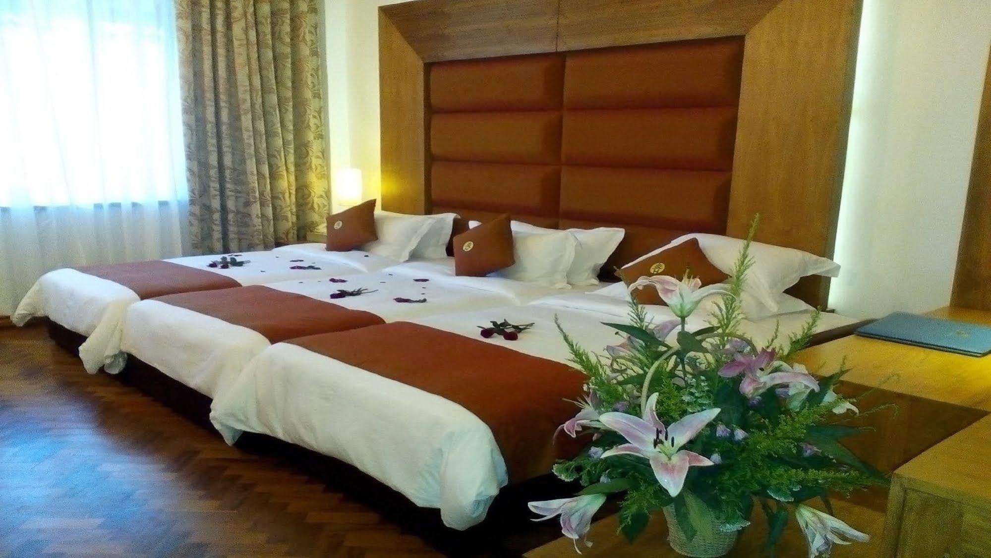Hotel Amazing Мандалай Екстер'єр фото